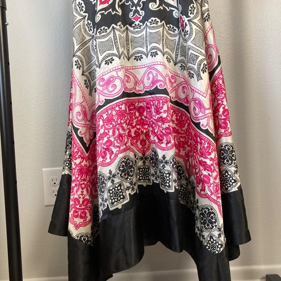 Black and Pink Halter tie dress - Picture 3 of 10